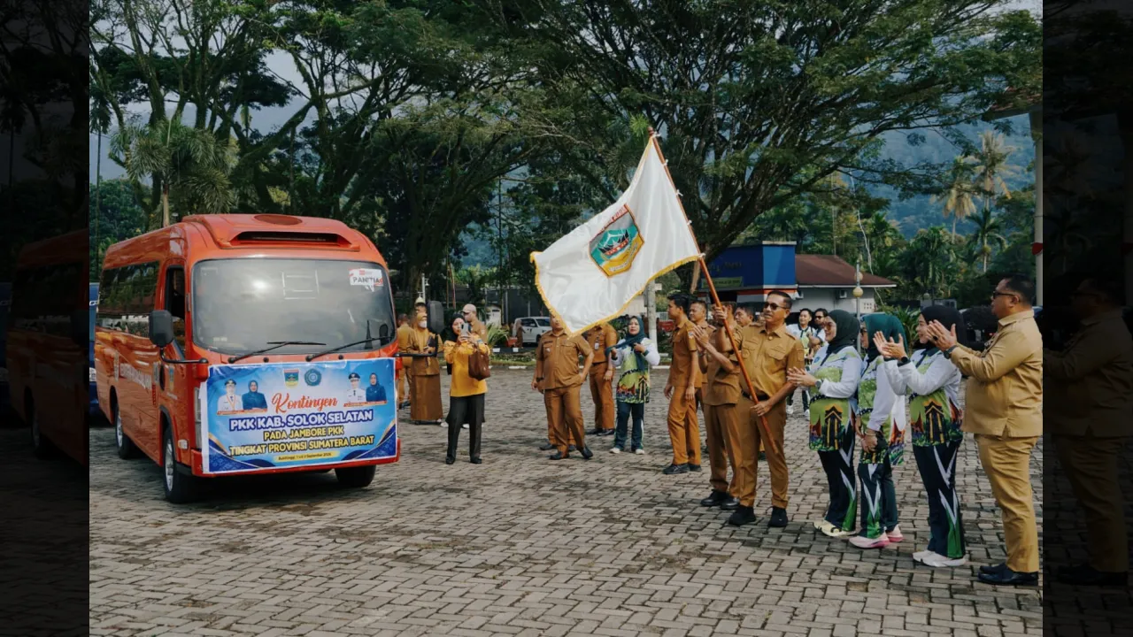 Bupati Khairunas lepas kontingen PKK Solok Selatan ke Jambore Sumbar